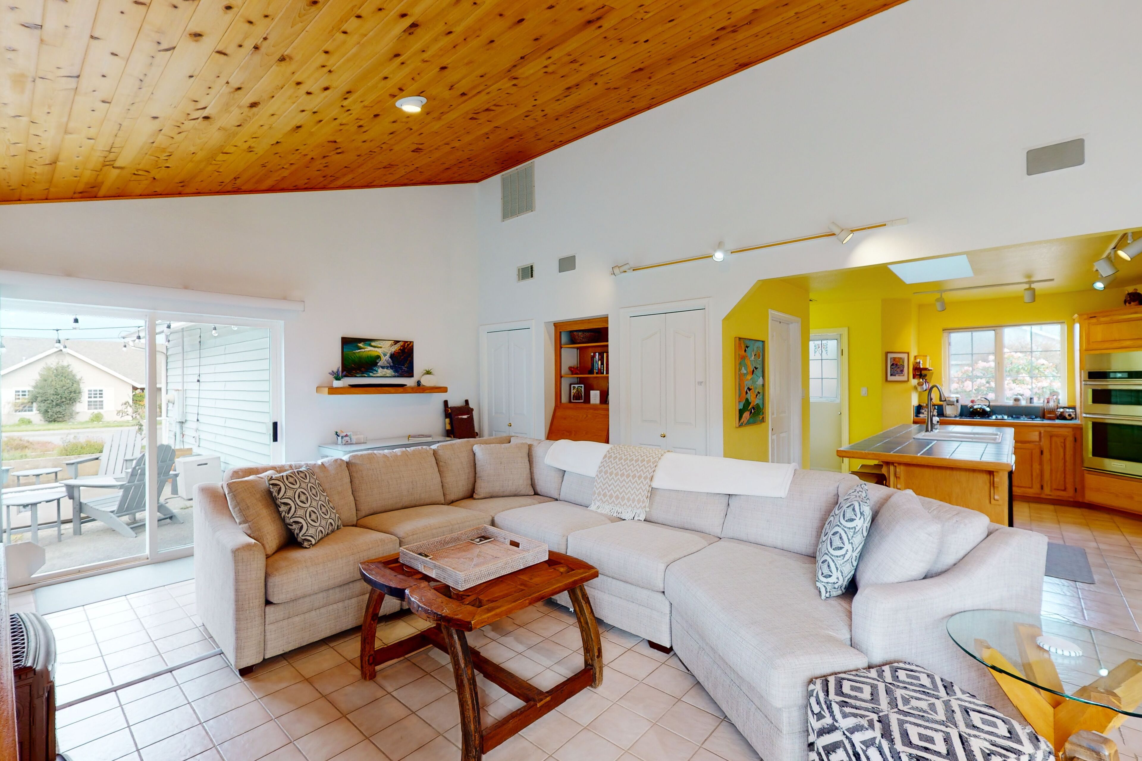 Ocean view home with private hot tub, firepit & fireplace - walk to river/trail