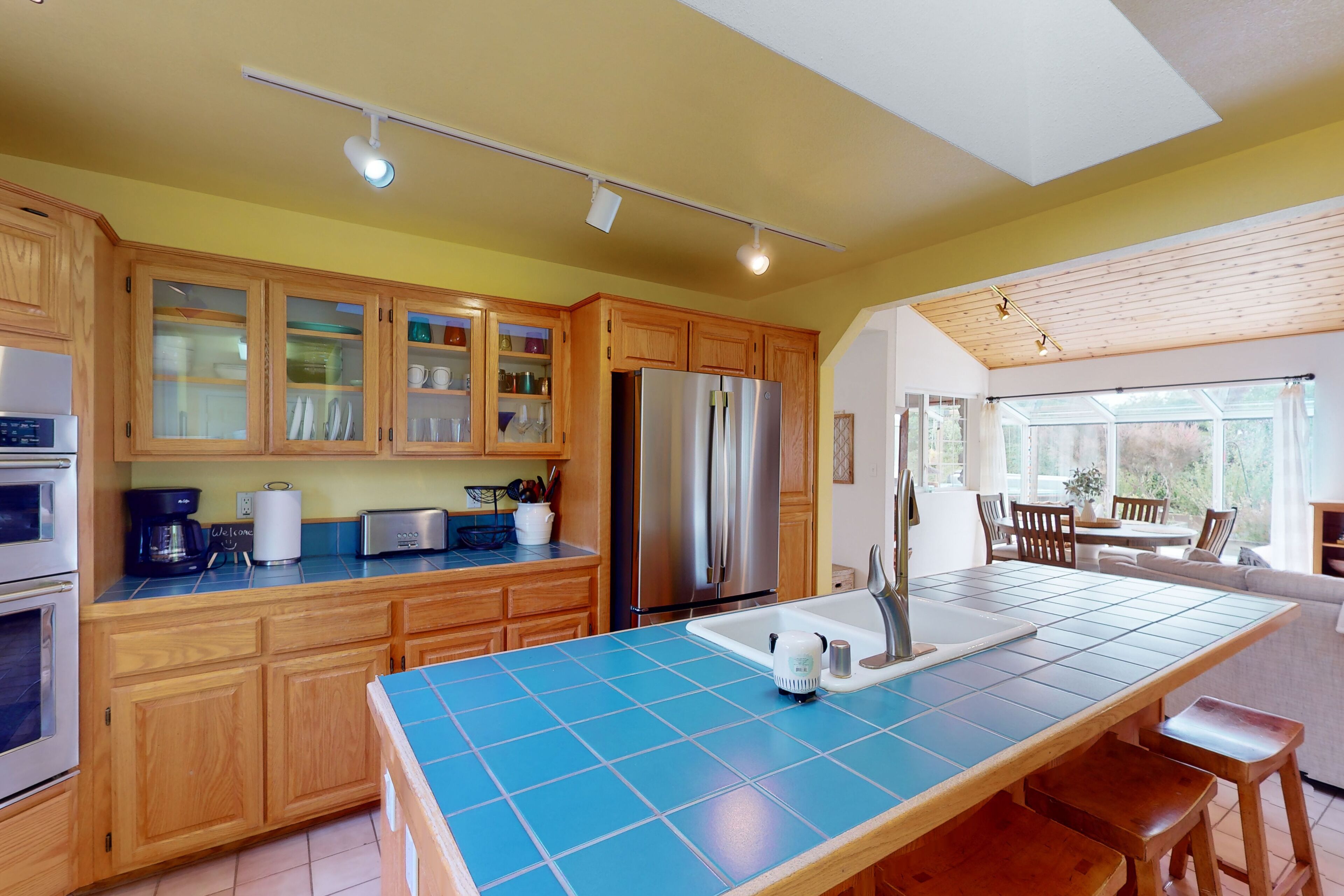 Ocean view home with private hot tub, firepit & fireplace - walk to river/trail