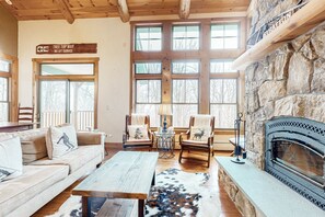 TV, fireplace - Stratton TreeTop condo with private hot tub, fireplace, decks & mountain view (Stratton)