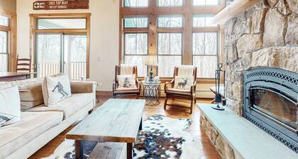 Stratton TreeTop condo with private hot tub, fireplace, decks & mountain view