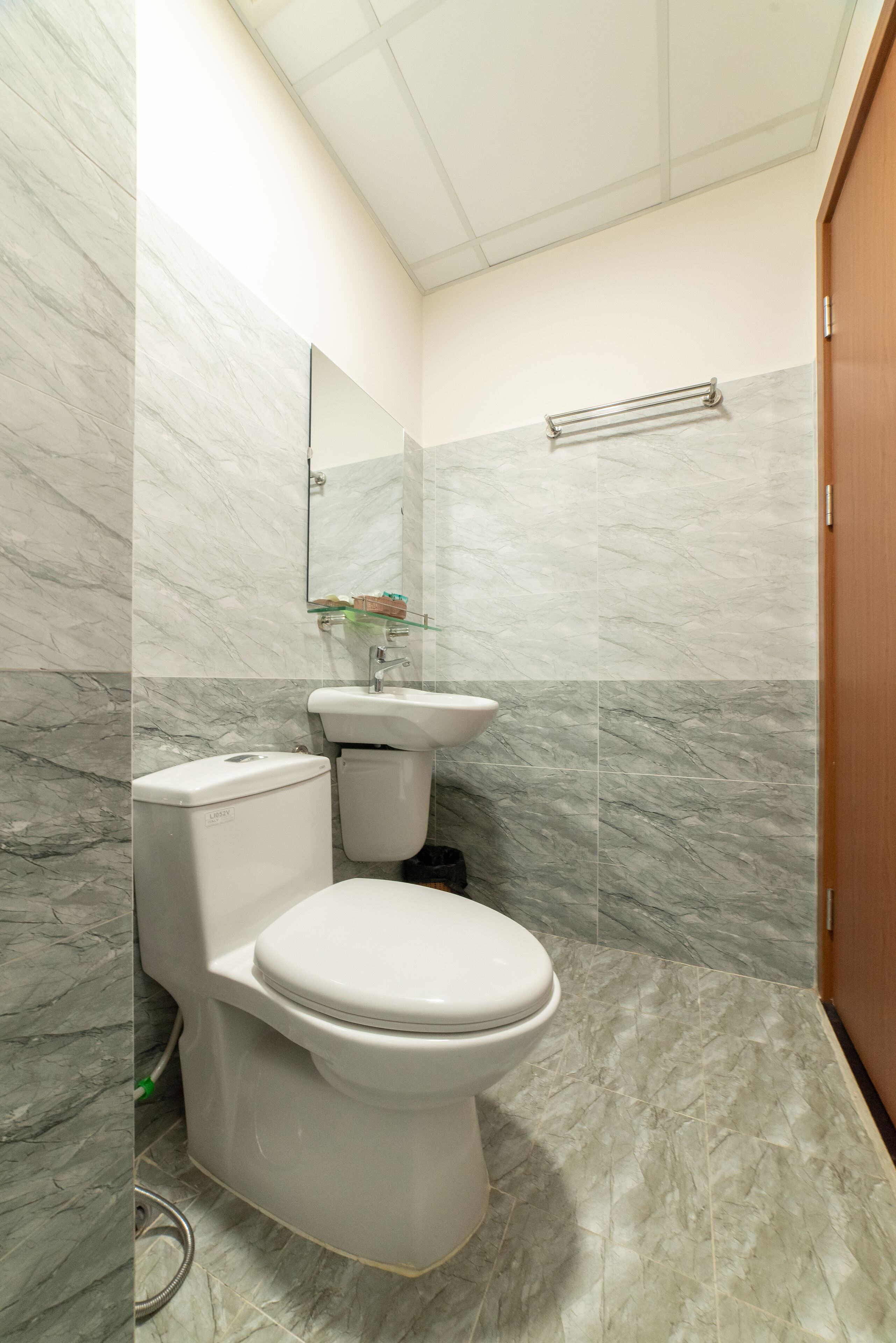 吹风机、毛巾、肥皂、洗发水