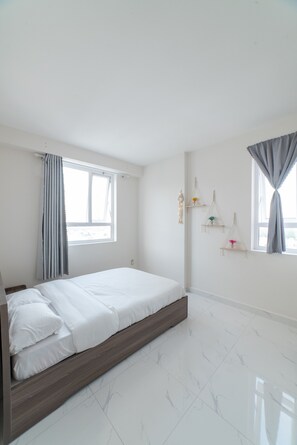 3 bedrooms, WiFi, bed sheets - Lovely 3 bedrooms with 2 balconies, center of city, 5min to the beach (Thành phố Phan Rang - Tháp Chàm)