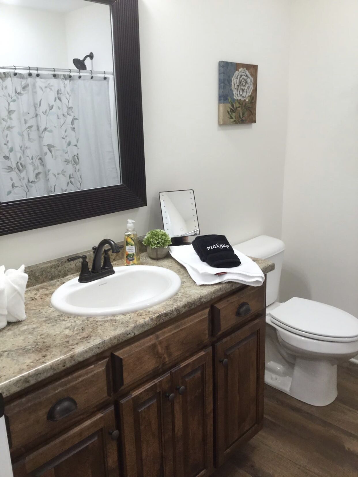 Quiet King Bed Close to Lee