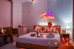 In-room safe, blackout curtains, iron/ironing board, free WiFi - Joy Inn Cong Hoa Hotel (Ho Chi Minh City)