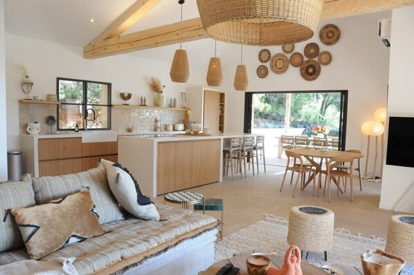 Living area - LA CROIX VALMER - SEA VIEW (LA CROIX VALMER)