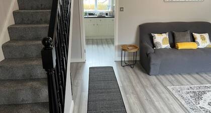 Peaceful 3 Bedroom Family Home in the country