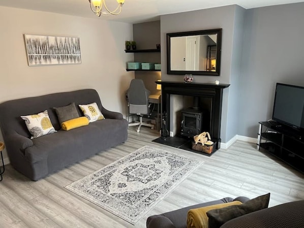 Smart TV, fireplace, music library, stereo