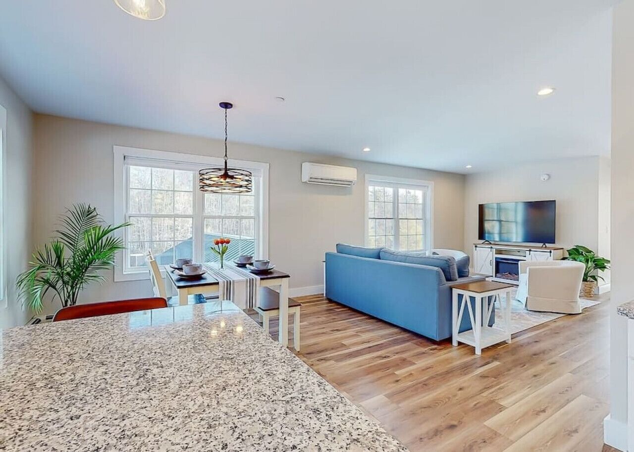 Newly Constructed Two-Bedroom Near Portland