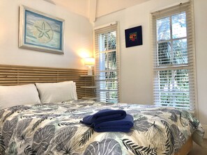 3 bedrooms, iron/ironing board, travel cot, free WiFi - Divine Coastal Living (Dee Why)