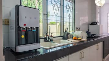 Luxury Villa | Private kitchen | Fridge, microwave, oven, stovetop