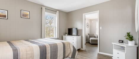 1 bedroom, iron/ironing board, travel cot, WiFi