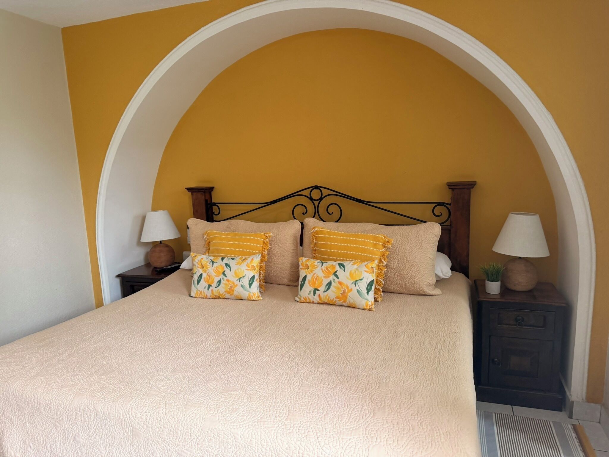 Deluxe Room | WiFi (free), bed sheets