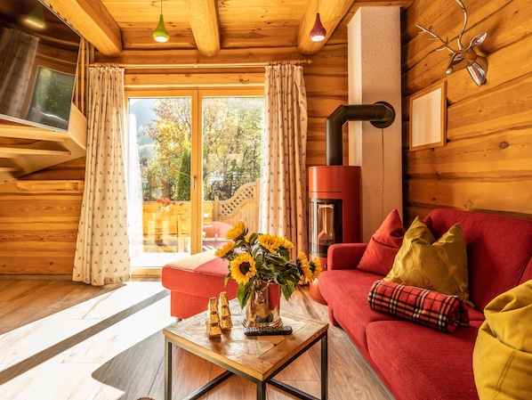 TV - Riverside chalet with terrace and sauna in Kaprun (Kaprun)