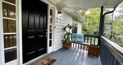 Downtown Boho Oasis w/ Firepit & Game Rm w/ Marvel Arcade, Sleeps 8, Wills Park