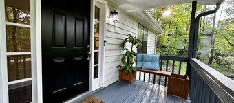 Downtown Boho Oasis w/ Firepit & Game Rm w/ Marvel Arcade, Sleeps 8, Wills Park