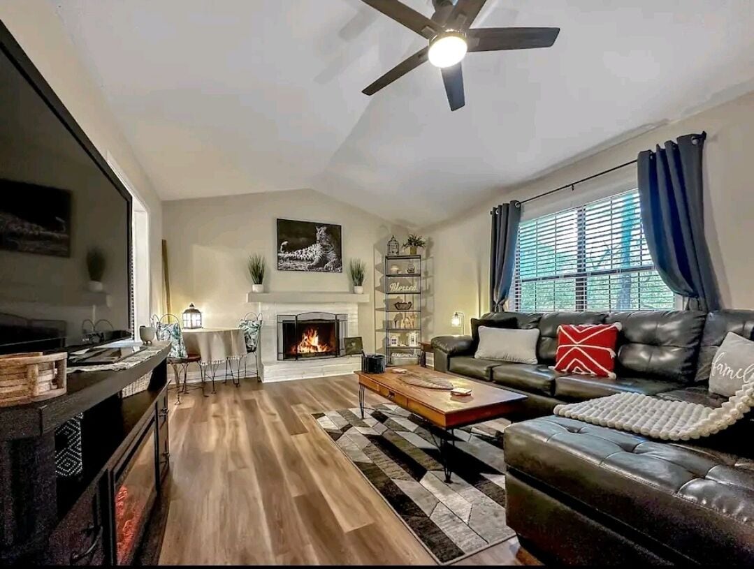Downtown Boho Oasis W/ Firepit & Game Rm W/ Marvel Arcade, Sleeps 8, Wills Park - 로즈웰