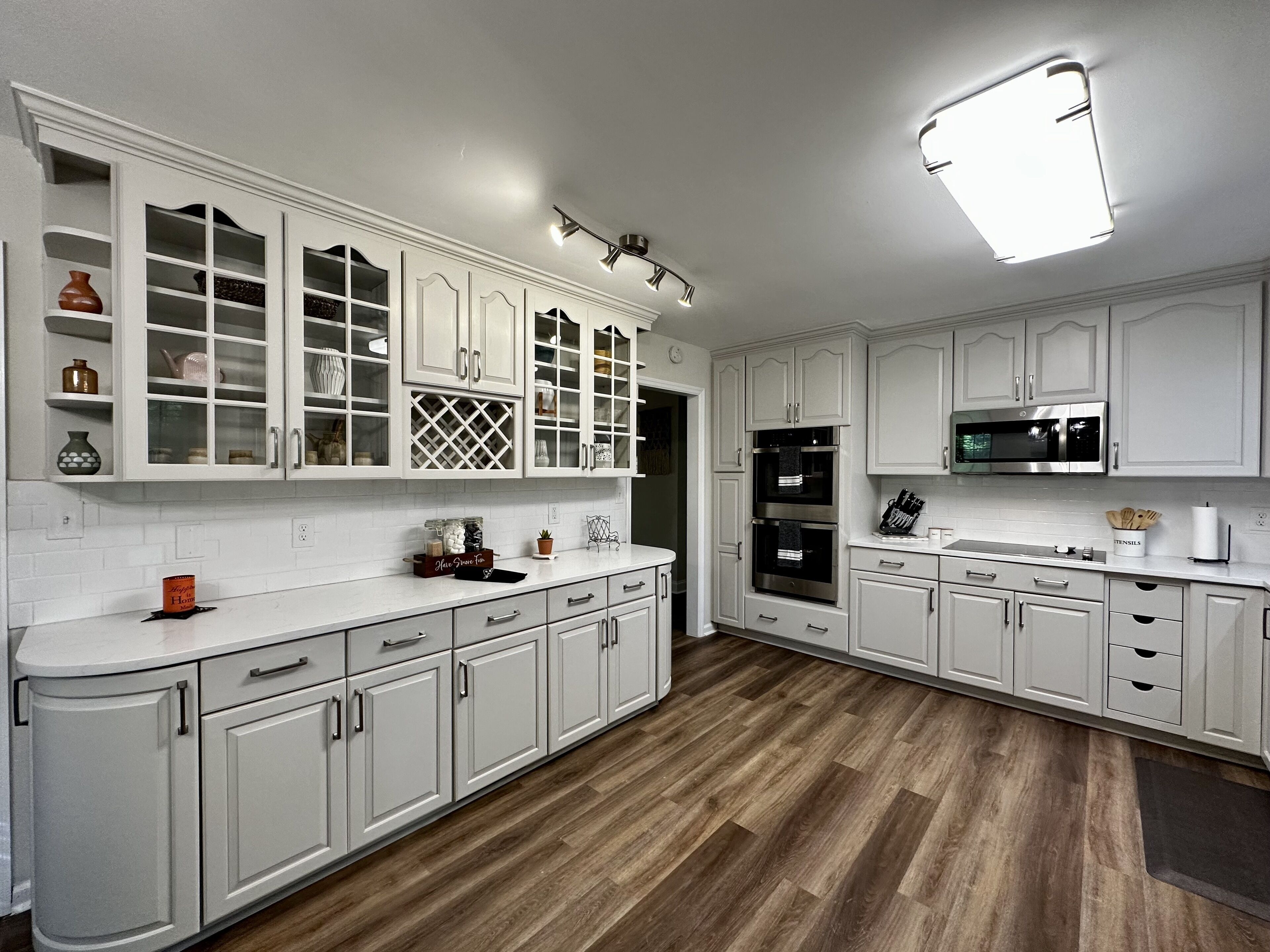 Downtown Boho Oasis w/ Firepit & Game Rm w/ Marvel Arcade, Sleeps 8, Wills Park