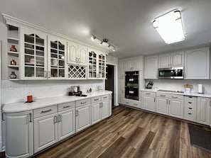 Fridge, microwave, oven, stovetop - Downtown Boho Oasis w/ Firepit & Game Rm w/ Marvel Arcade, Sleeps 8, Wills Park (Alpharetta)