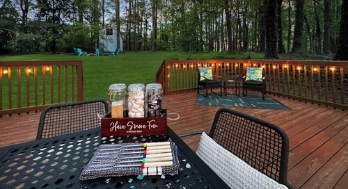 Downtown Boho Oasis w/ Firepit & Game Rm w/ Marvel Arcade, Sleeps 8, Wills Park