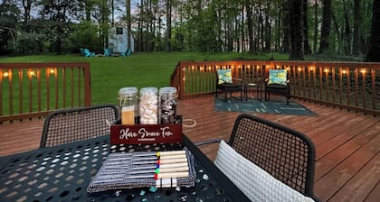 Downtown Boho Oasis w/ Firepit & Game Rm w/ Marvel Arcade, Sleeps 8, Wills Park