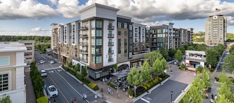 Downtown Boho Oasis w/ Firepit & Game Rm w/ Marvel Arcade, Sleeps 8, Wills Park