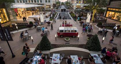 Downtown Boho Oasis w/ Firepit & Game Rm w/ Marvel Arcade, Sleeps 8, Wills Park