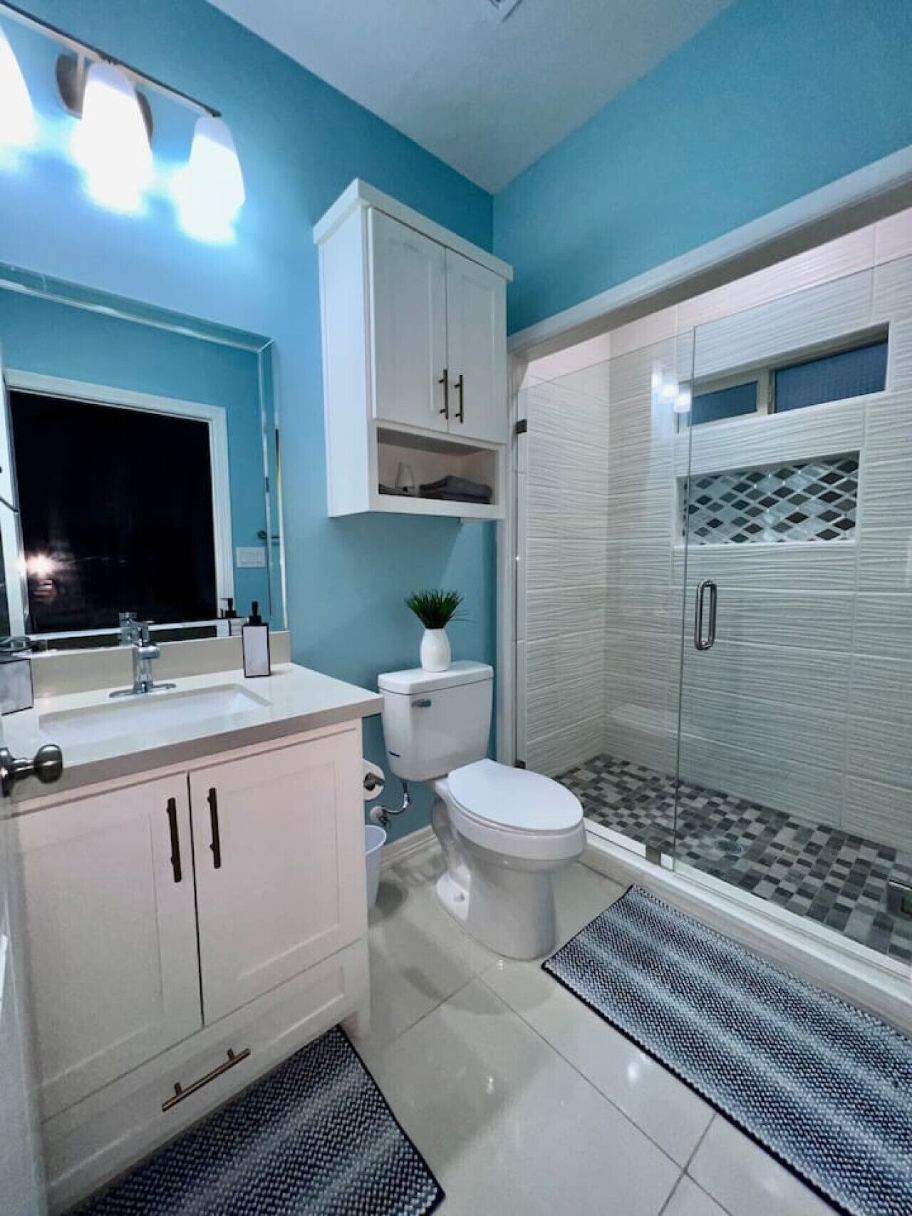Towels, soap, shampoo, toilet paper