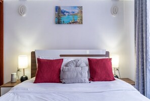 2 bedrooms, desk, soundproofing, iron/ironing board
