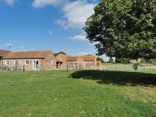 Exterior - The Shamba, Bainvalley Cottages (Hemingby)