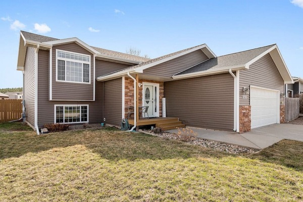 The home is absolutely beautiful and the location is perfectly located to all destinations in the Black Hills!