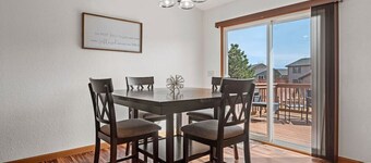 Stylish 5 BR- LG Fenced Backyard and Playground