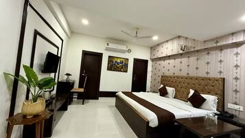 Superior Double Room | Iron/ironing board, free WiFi, bed sheets