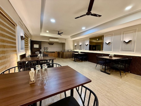 Restaurant. Hotel Deendayal