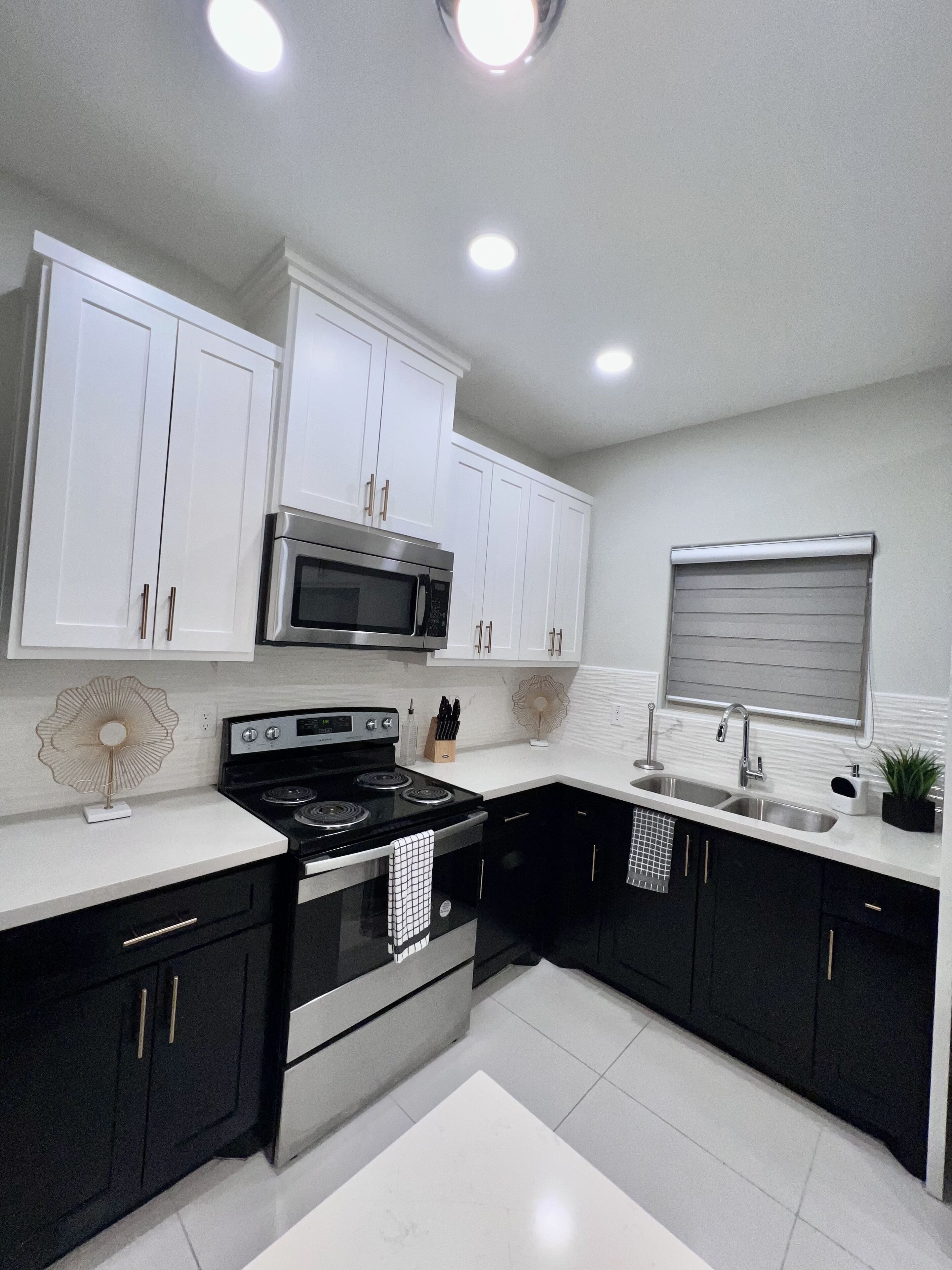 Luxury Modern Apartment Behind UTRGV Near Everything 