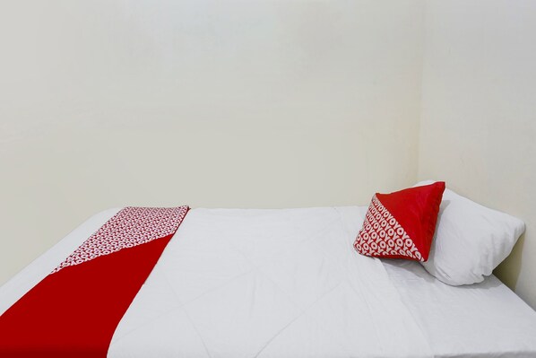 Economy Single Room | Desk, laptop workspace, bed sheets
