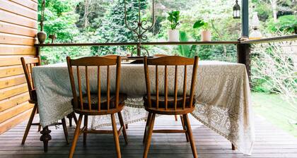 Deep in the Rainforest Comfortable family home in Kuranda Sleeps 8