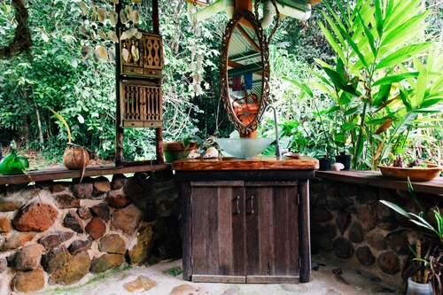 Deep in the Rainforest Comfortable family home in Kuranda Sleeps 8