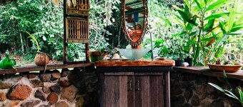 Deep in the Rainforest Comfortable family home in Kuranda Sleeps 8