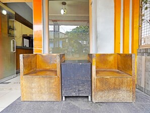 Lobby sitting area - SPOT ON 91444 Hotel Arimbi (Bandung)