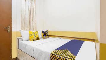 مكتب ومساحة عمل للكمبيوتر المحمول وملاءات أسرّة