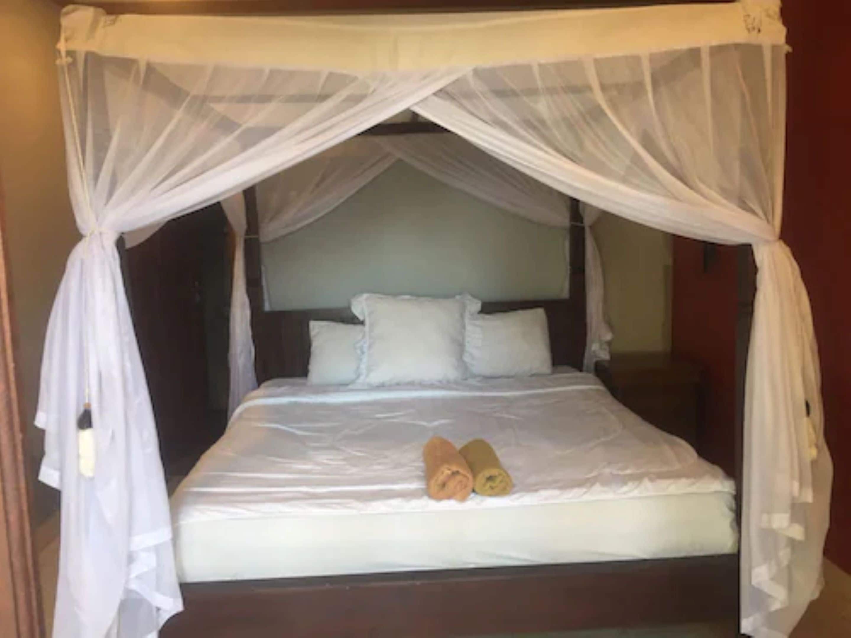 Romantic Room | Minibar, free WiFi, bed sheets