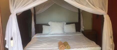 Romantic Room | Minibar, free WiFi, bed sheets