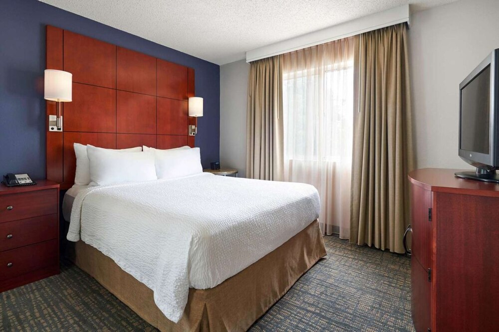Nautical Adventure Awaits in Annapolis Suites! Pets Allowed Here! Free Breakfast