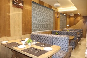 Restaurant - Signum CityScapes The Royal Castle Plaza (Rajkot)
