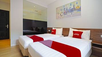 Deluxe Twin Room | Desk, laptop workspace, free WiFi, bed sheets