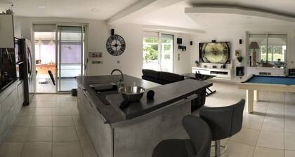 Villa luxe isolée sur 1 hectare de jardin , à 5 minutes des plages