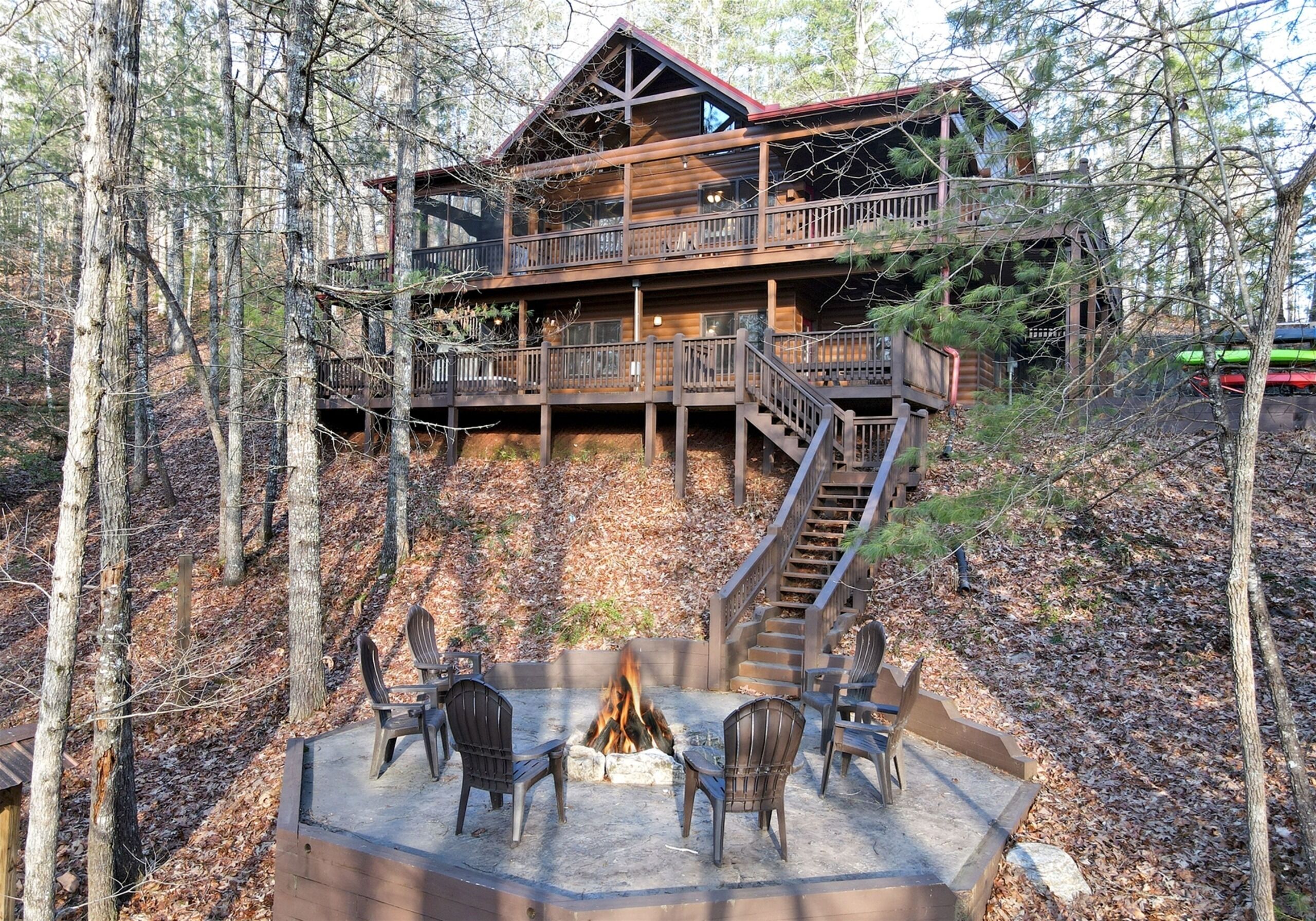 3 Little Cubs Lodge Blue Ridge |Hot Tub| 4 Bed, 4 Bath| Small Pets OK