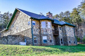 Exterior - Ocoee Stone Lodge- 3br/2ba Wifi, Fireplace (Turtletown)