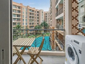 อพาร์ทเมนท์, 1 ห้องนอน, พร้อมสิ่งอำนวยความสะดวกสำหรับผู้พิการ, ระเบียง | ระเบียง