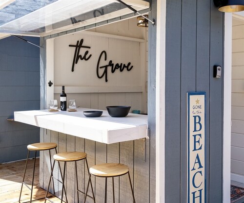 The Grove - Quaint Mendocino cottage just minutes from the beach!